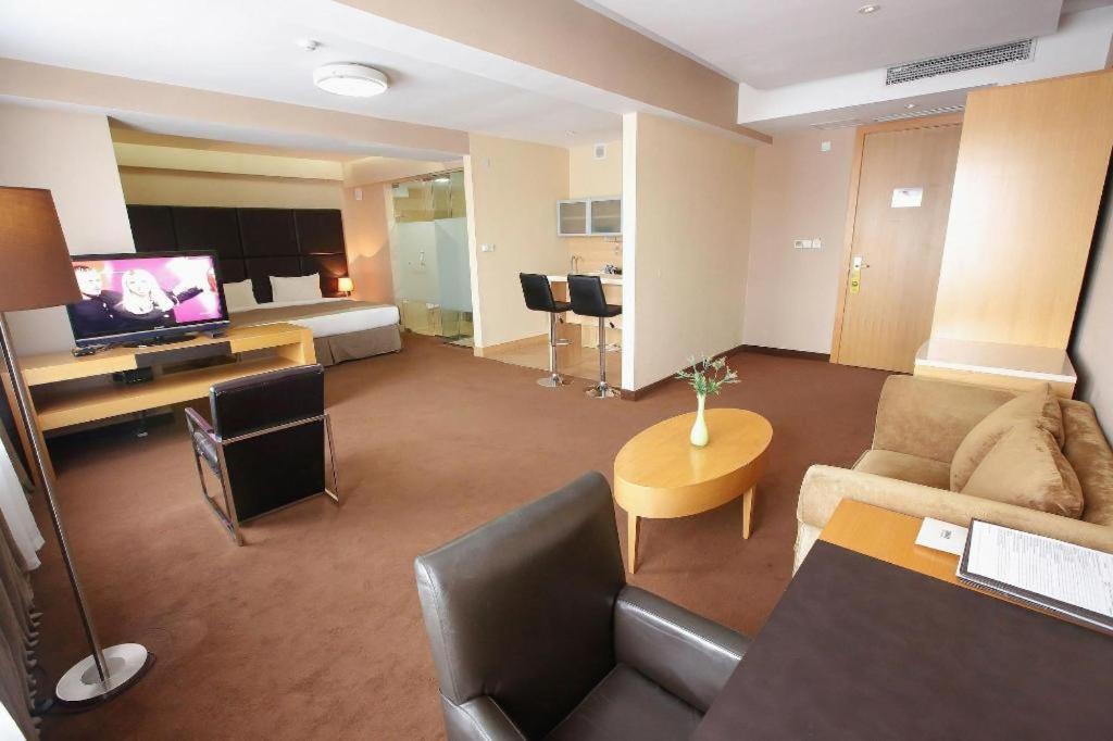 The Corporate Hotel And Convention Centre Ulaanbaatar Ngoại thất bức ảnh