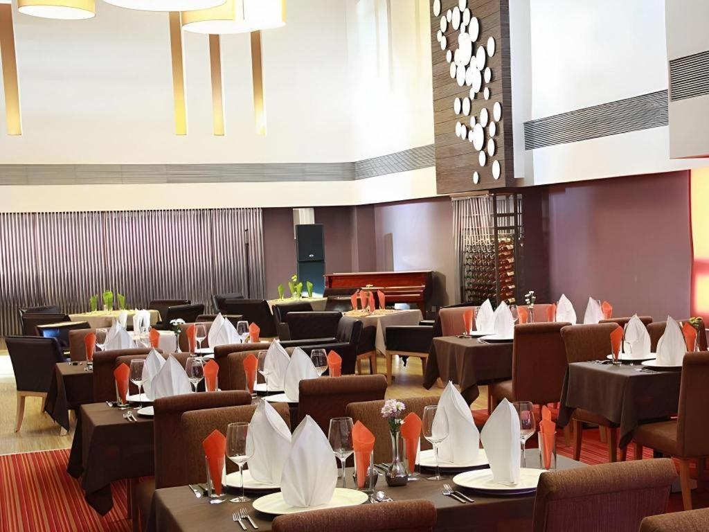 The Corporate Hotel And Convention Centre Ulaanbaatar Ngoại thất bức ảnh