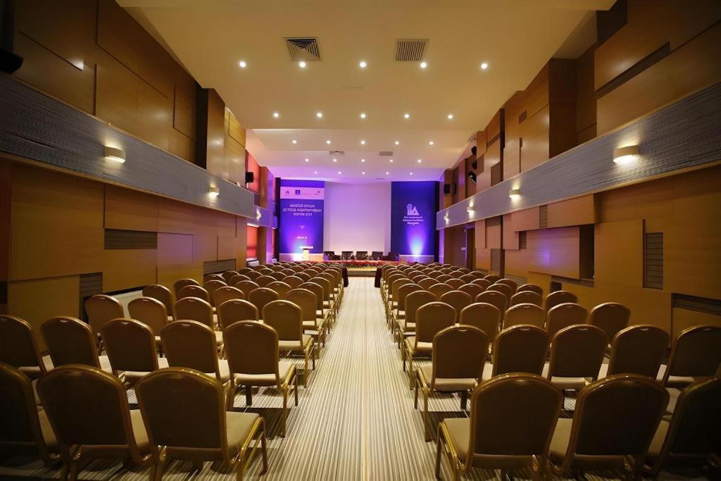 The Corporate Hotel And Convention Centre Ulaanbaatar Ngoại thất bức ảnh